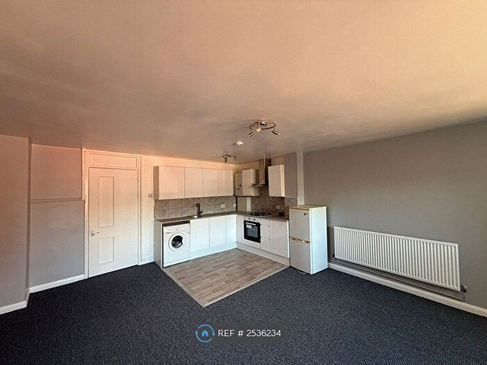 3 Bedroom Flat To Rent In Upper Green East, Mitcham, CR4