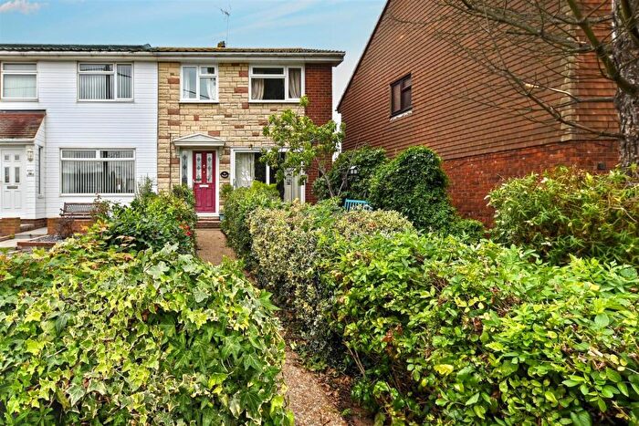 3 Bedroom Semi-Detached House For Sale In Lakeside Path, Canvey Island, SS8