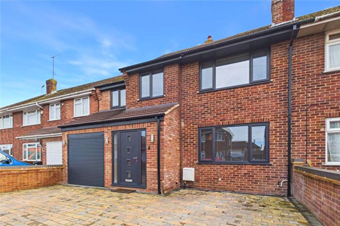 4 Bedroom Semi Detached House For Sale In Burns Way, Upper Stratton, Swindon, SN2