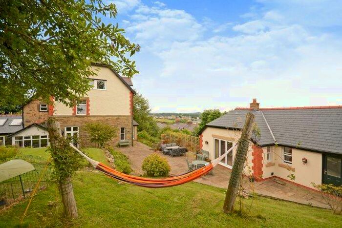 6 Bedroom Semi-Detached House To Rent In Corbar Road, Buxton, SK17