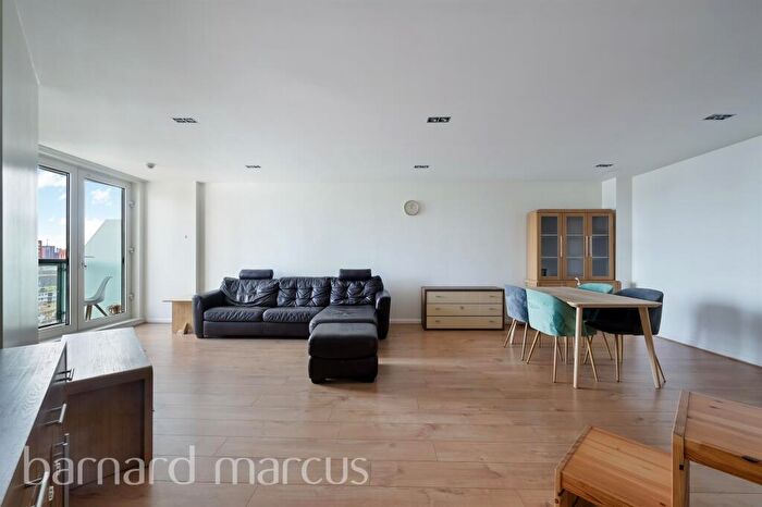 2 Bedroom Apartment For Sale In Limeharbour, London, E14