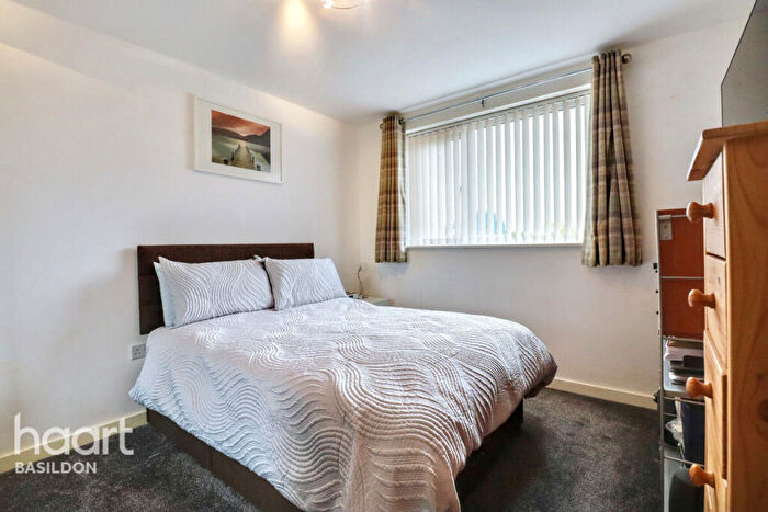 1 Bedroom Apartment For Sale In Southernhay Close, Basildon, SS14
