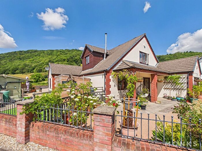 3 Bedroom Detached House For Sale In Golfa Close, Middletown, Welshpool, SY21