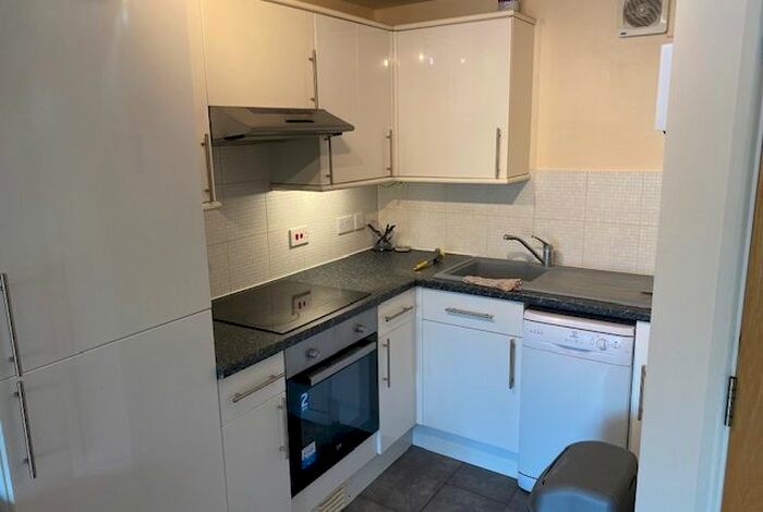 1 Bedroom Flat To Rent In Canal Walk, Portsmouth, PO1