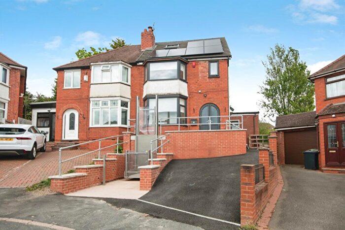 6 Bedroom Semi-Detached House For Sale In Sledmore Road, Dudley, DY2