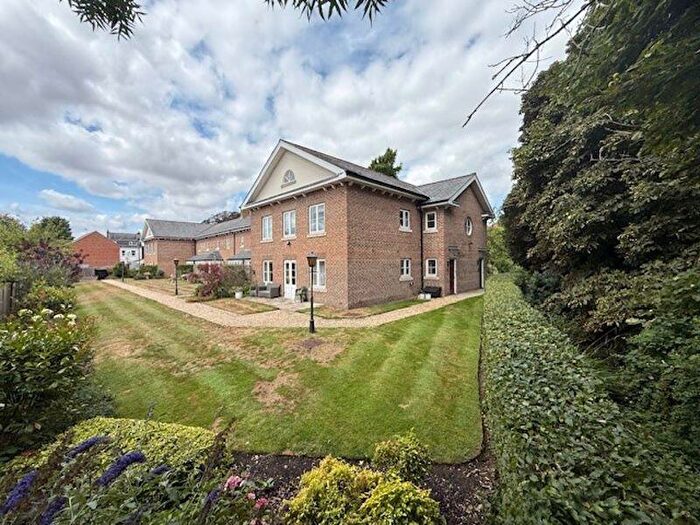 2 Bedroom Flat For Sale In Barn Street, Marlborough, SN8