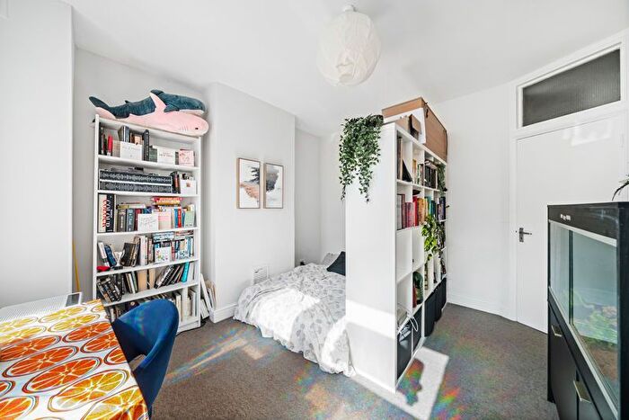 2 Bedroom Flat To Rent In West Gardens, Colliers Wood., SW17