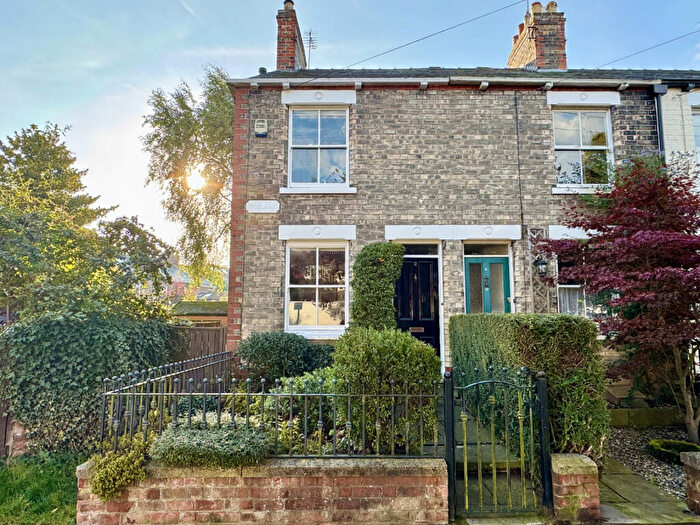 2 Bedroom End Of Terrace House For Sale In Woodlands, Beverley, HU17