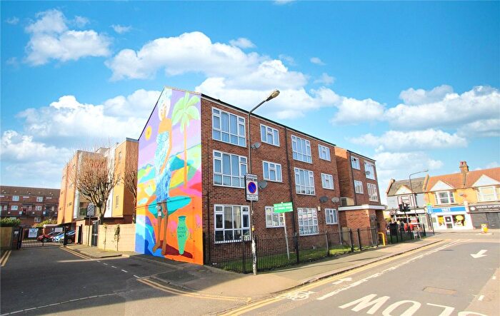 1 Bedroom Flat For Sale In Pretoria Avenue, Walthamstow, London, E17
