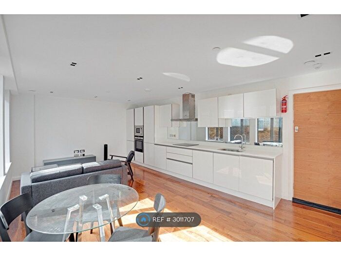 1 Bedroom Flat To Rent In Aston House, London, EC4A