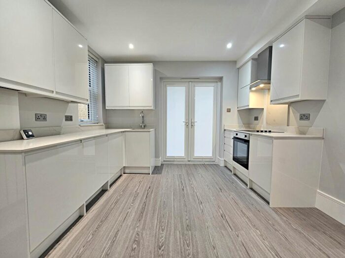 2 Bedroom Flat To Rent In Queens Road, Bromley, BR1