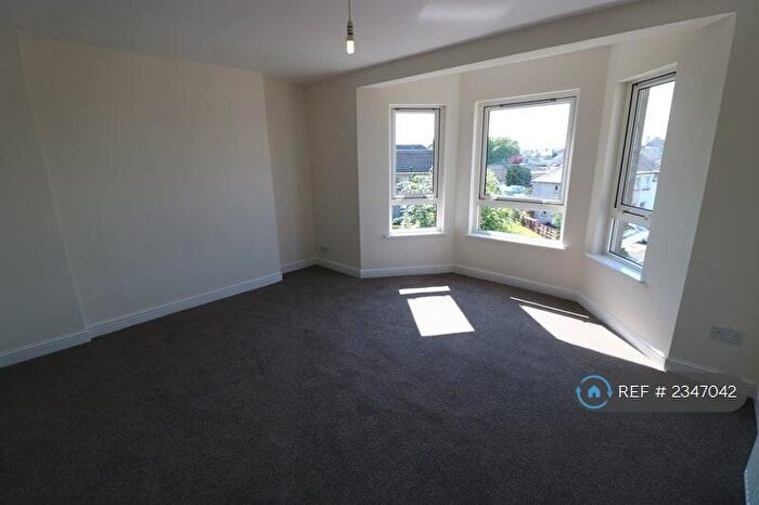 2 Bedroom Flat To Rent In Beechwood Drive, Renfrew, PA4