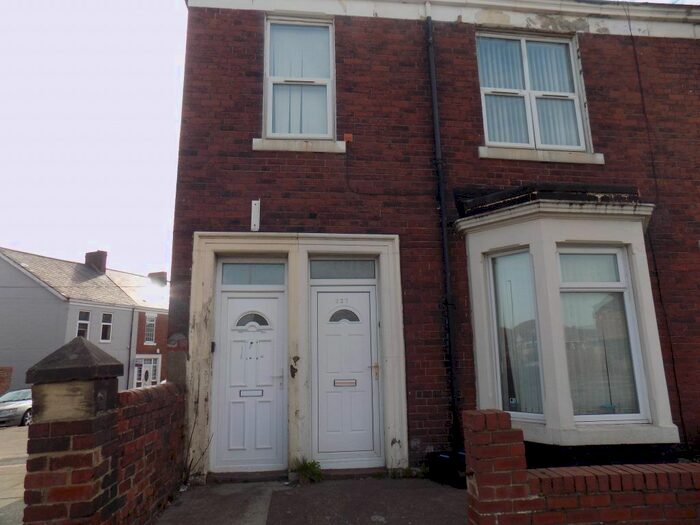 3 Bedroom Flat To Rent In Victoria Road East, Hebburn, NE31