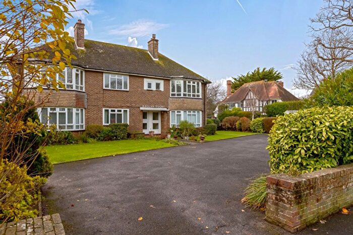 2 Bedroom Flat For Sale In Raglan Court, Grand Avenue, Worthing, BN11