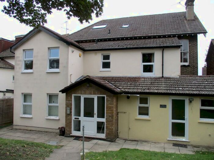 1 Bedroom Flat To Rent In Park Hill Close, Carshalton, Surrey, SM5