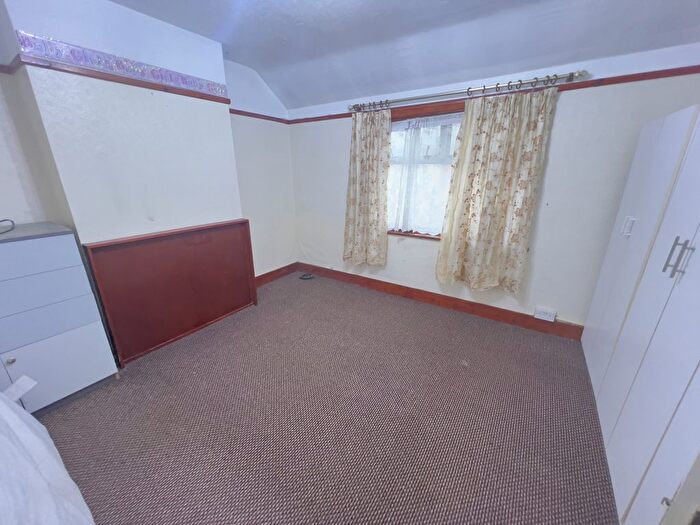 3 Bedroom Terraced House To Rent In Bedford Avenue, Hayes, UB4