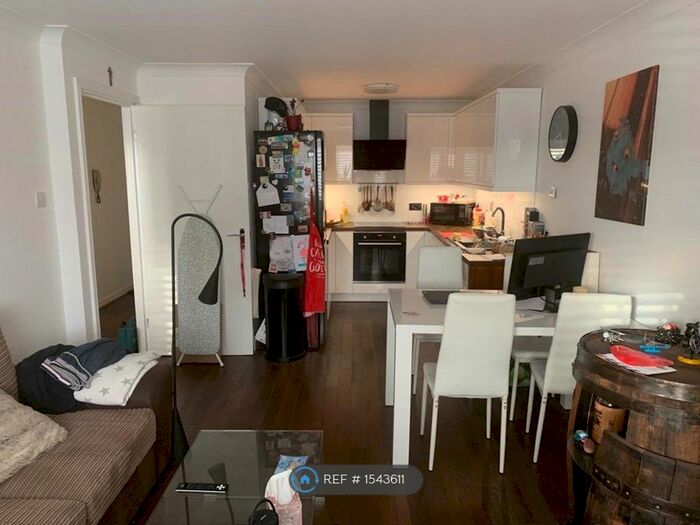 1 Bedroom Flat To Rent In Merton Court, Welling, DA16