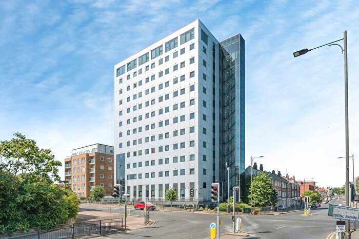 2 Bedroom Flat For Sale In Southchurch Avenue, Southend-On-Sea, Essex, SS1