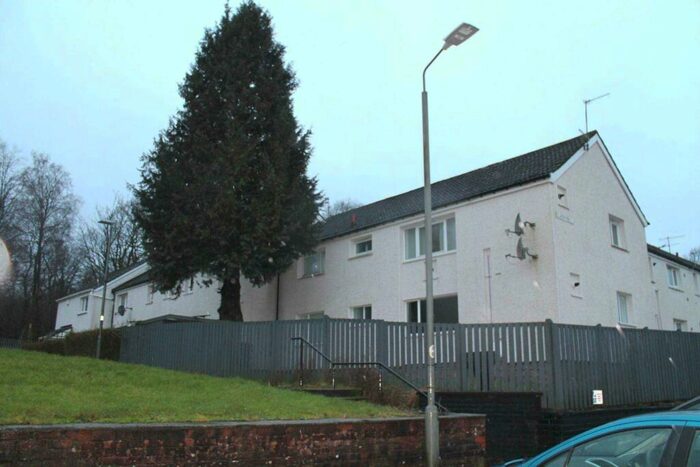 2 Bedroom Flat To Rent In Larch Place, Johnstone, PA5