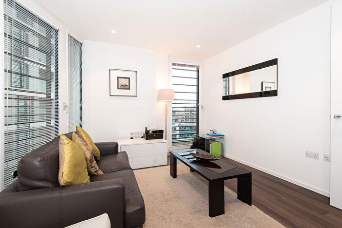 1 Bedroom Flat To Rent In Buckhold Road, Wandsworth, SW18