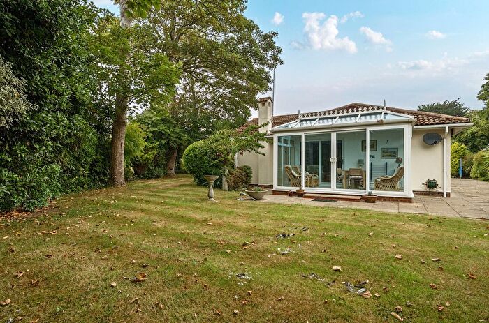 3 Bedroom Detached Bungalow For Sale In Barrack Lane, Aldwick, PO21