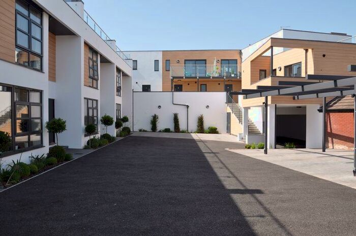 2 Bedroom Flat To Rent In Old Vicarage Road, Exeter, EX2