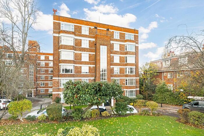 2 Bedroom Flat To Rent In Colney Hatch Lane, London, N10