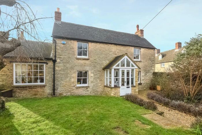 3 Bedroom Detached House To Rent In Bletchingdon, OX5