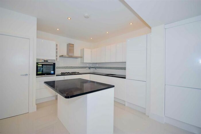 4 Bedroom Property To Rent In Trafalgar Road, South Wimbledon, SW19