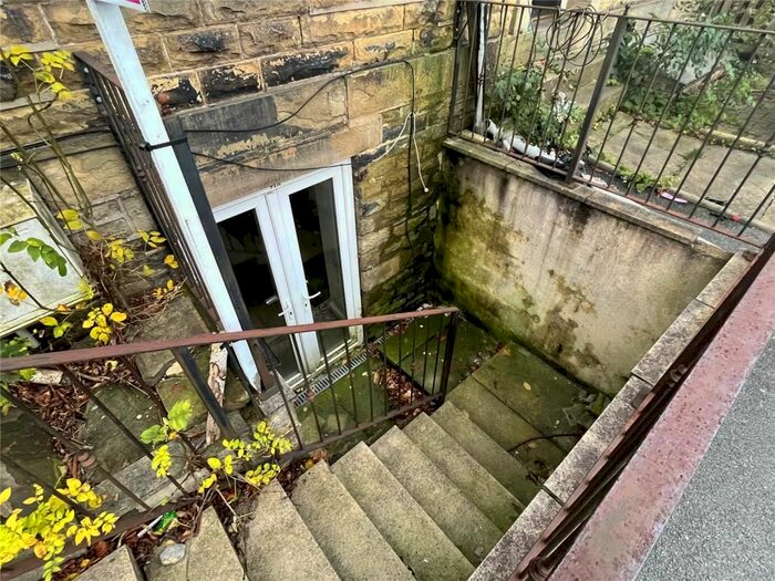 1 Bedroom Flat For Sale In A Cleveland Road, Huddersfield, West Yorkshire, HD1