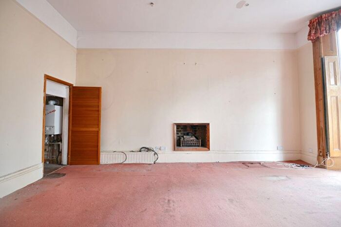 1 Bedroom Flat For Sale In Holland Road, London, W14