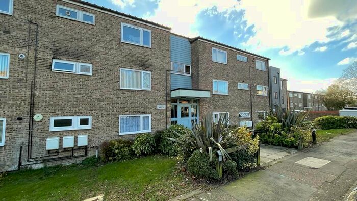 3 Bedroom Flat To Rent In Scarfe Way, Colchester, CO4