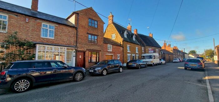4 Bedroom Terraced House To Rent In West Street, Weedon, Northampton, NN7