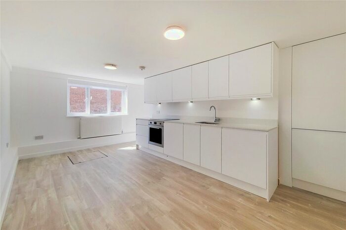 Studio To Rent In Finchley Road, Temple Fortune, London, NW11