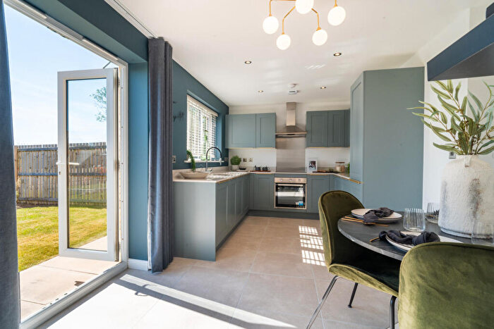 4 Bedroom Detached House For Sale In Northside Road, Bradford, BD7