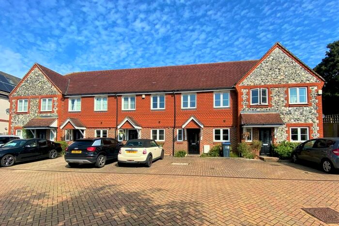 4 Bedroom Town House To Rent In Chinthurst Mews, Coulsdon, CR5