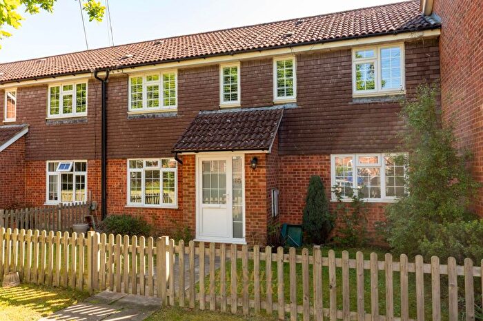 2 Bedroom Ground Maisonette For Sale In Station Road, Lingfield, RH7