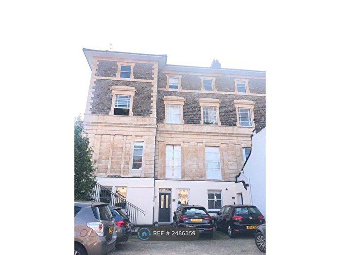3 Bedroom Flat To Rent In Alma Vale Road, Bristol, BS8