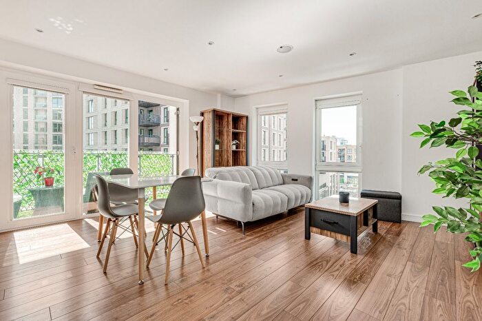 2 Bedroom Flat To Rent In Avon House, Enterprise Way, SW18