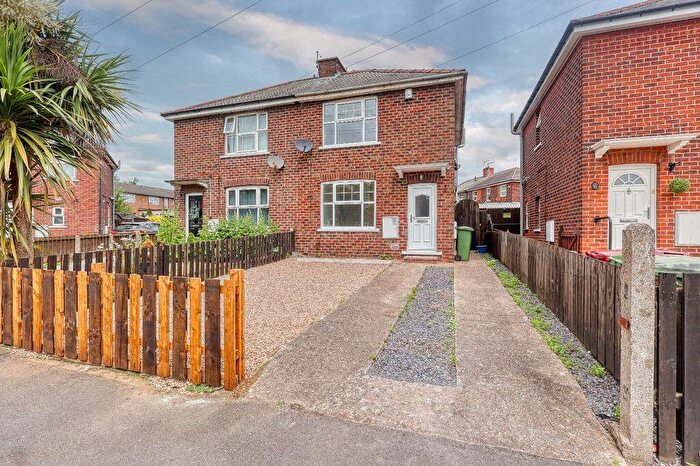 2 Bedroom Semi-Detached House To Rent In Eyre Avenue, Scunthorpe, DN16
