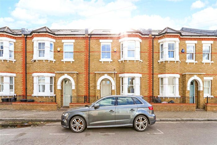 3 Bedroom Terraced House For Sale In Wickersley Road, London, SW11