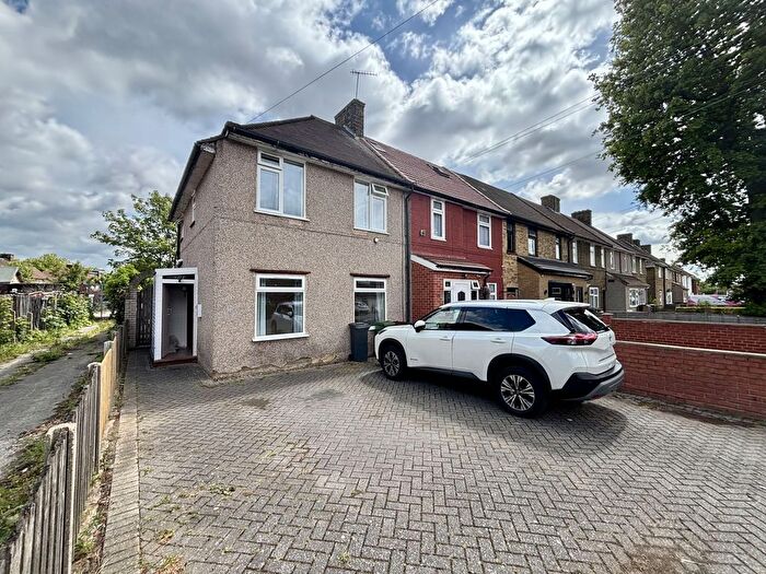 3 Bedroom End Of Terrace House To Rent In Bennetts Castle Lane, Dagenham, RM8