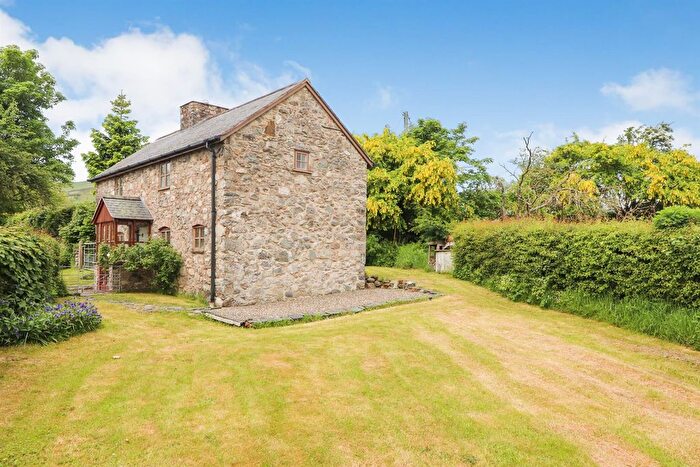 2 Bedroom Cottage For Sale In Cefn Coch, Llanrhaeadr Ym Mochnant, SY10