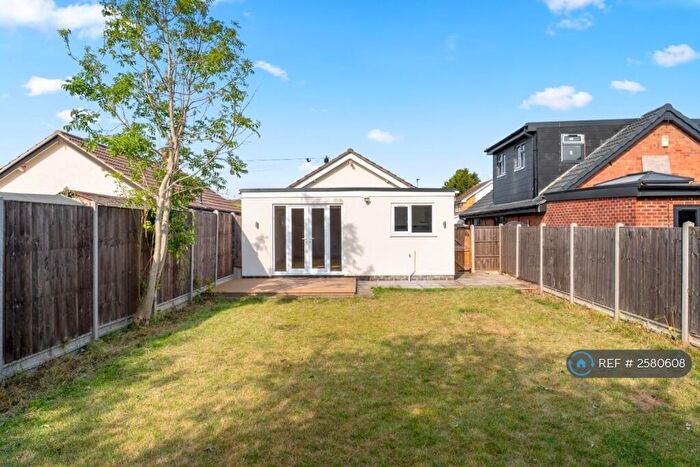 3 Bedroom Bungalow To Rent In Coombe Rise, Oadby, Leicester, LE2