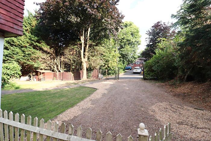 5 Bedroom Detached House For Sale In Brenchley Close, Chislehurst, BR7