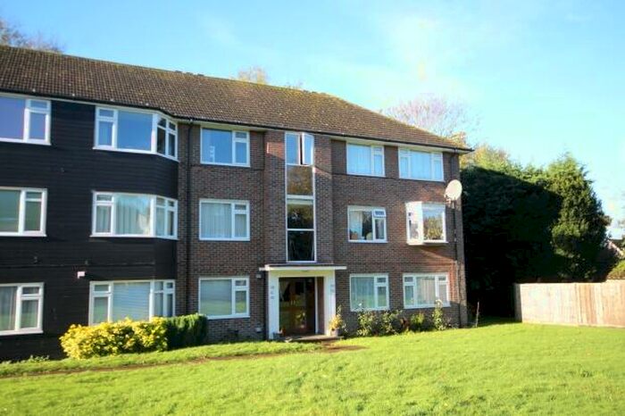2 Bedroom Flat To Rent In Hurst Court, Horsham, RH12