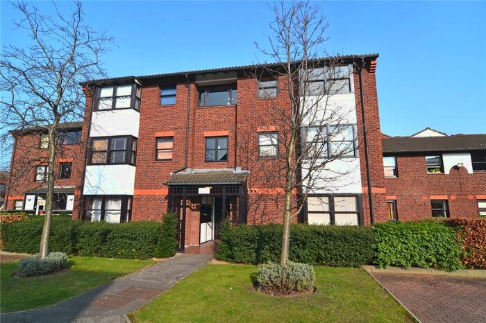 2 Bedroom Flat To Rent In Wellington Court, Mayfield Road, Chiswick, W12