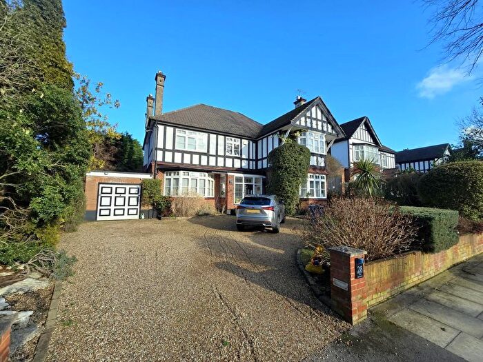 5 Bedroom Detached House For Sale In The Avenue, Hatch End, HA5