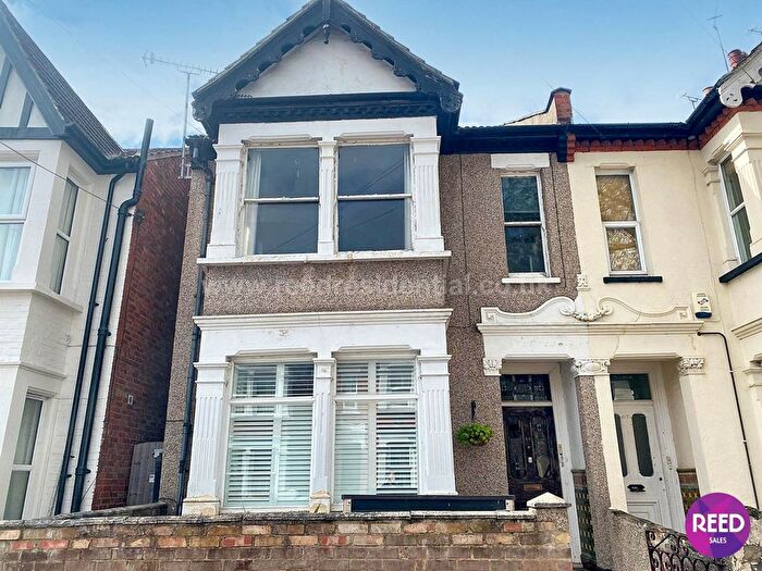 2 Bedroom Flat To Rent In Burdett Avenue, Westcliff On Sea, SS0