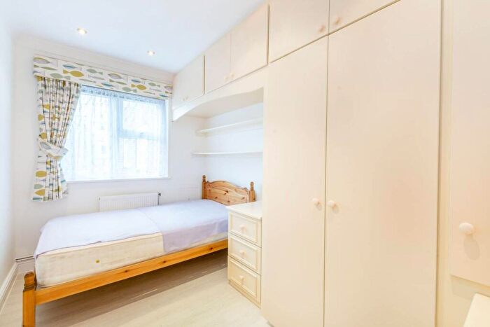 2 Bedroom Flat To Rent In Avenue Road, St John's Wood, London, NW8
